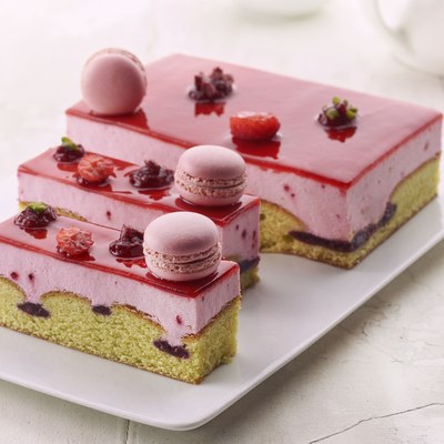 Cake au pistache avec bavarois de framboises