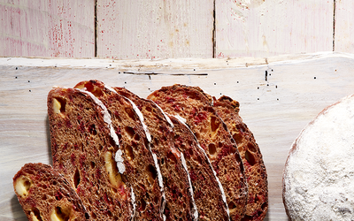 Brood met rode biet